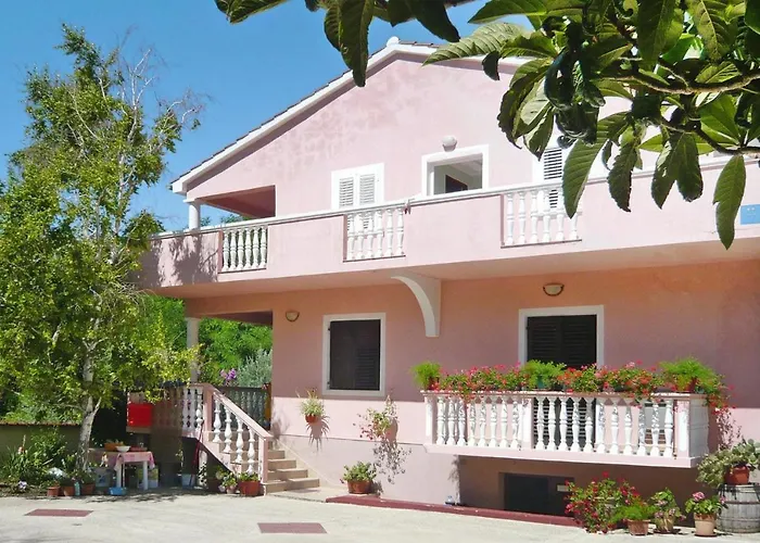 Апартаменты In Near Nin & Beaches *
